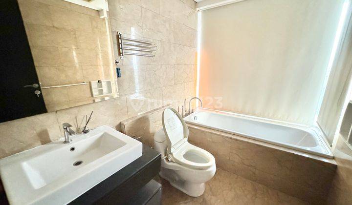 Sewa Apartemen Royale Springhill 2 Kamar 165 Meter Furnish 2