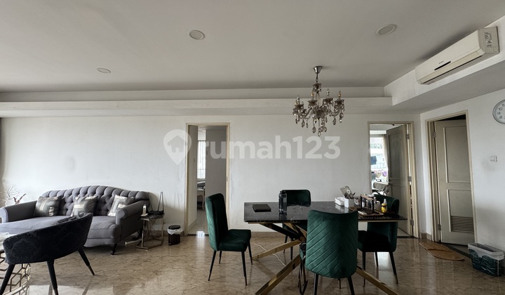 Apartemen royale springhill 3 kamar 196 meter murah