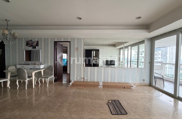 Jual Apartemen Royale Springhill 3Br 196 Meter Murah