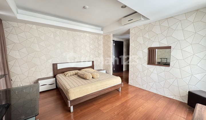 Apartemen Royale Springhill 3Br 196Private Lift City View