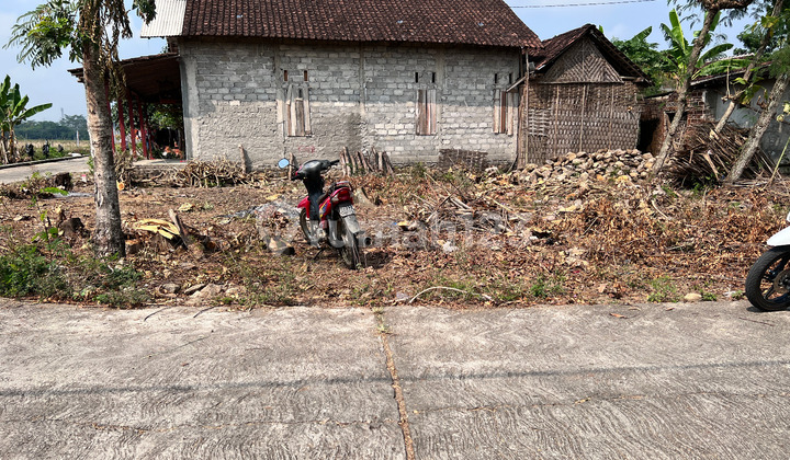 Land 150 M East of Karangpelem Kedawung Health Center