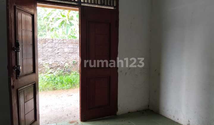 200 Million House West of Karangpandan Market