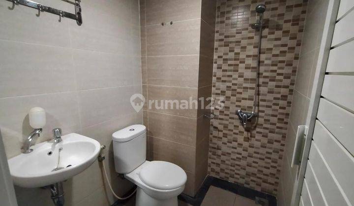 kamar mandi apartemen student castle tipe deluxe