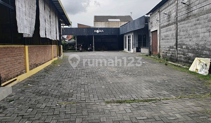 Business Location Semarang City Direction to Semarang City Heavy Traffic Busy Near Airport Business Location Semarang City Direction to Semarang City Heavy Traffic Busy Near Airport