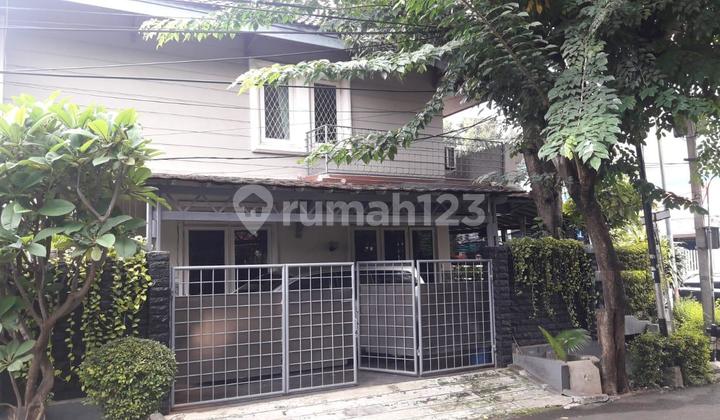 Ready-to-occupy house in Bintaro Jaya 1