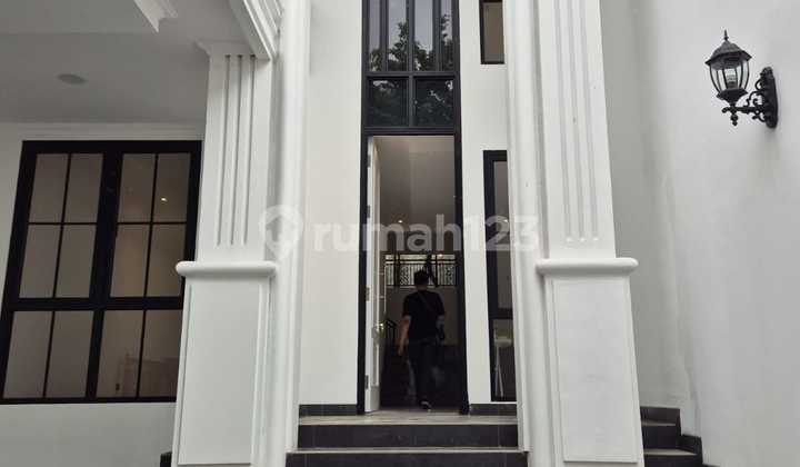 Rumah Brand New, Cantik, dengan Konsep American Clasik di Bintaro  2