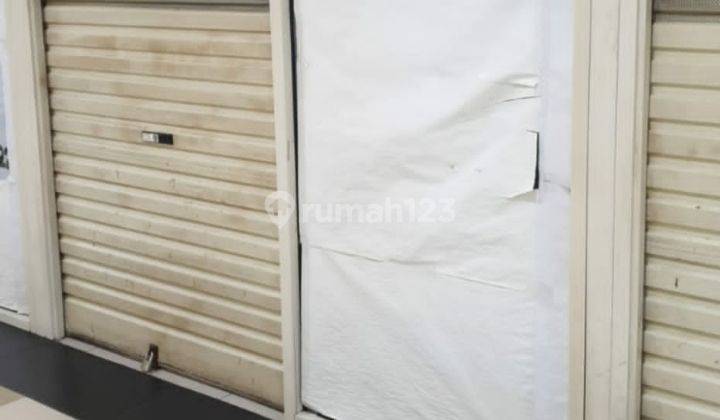 Stand Ptc Lantai Ug SHM Area Depan Food Court Zona Paris Dekat Eskalator 1