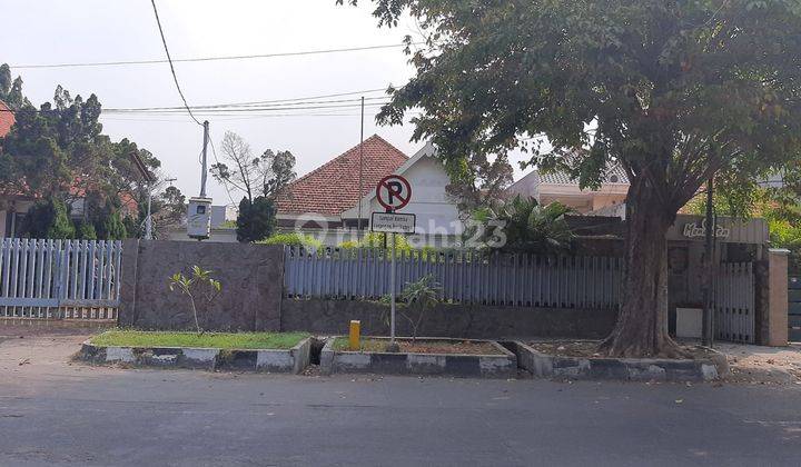 Rumah Pusat Kota Jl.imam Bonjol SHM Hadap Timur Luas 790 M2 1