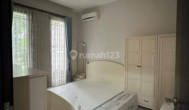 Dian Istana Park Avenue Wiyung Semi Furnished 4 Bedrooms Hadap Utara 2