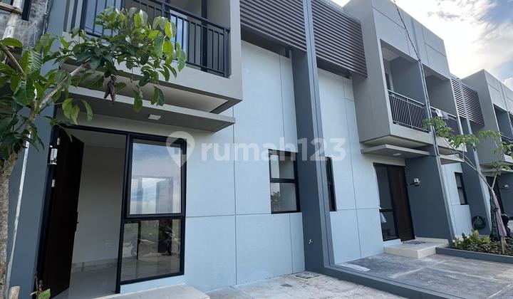 Rumah Pinggir Jalan Raya Full Fasilitas