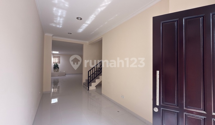 Ready to live in Pamulang, flood-free. 2