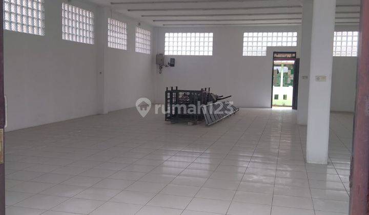 Showroom Mobil motor Jual Cepat Lokasi Cikaret cibinong, Strategis, Pondasi 2 Lantai 2