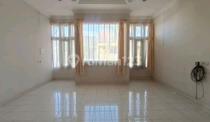 Well-Maintained 3½-Storey Shop House on Main Road TKI Bandung 2