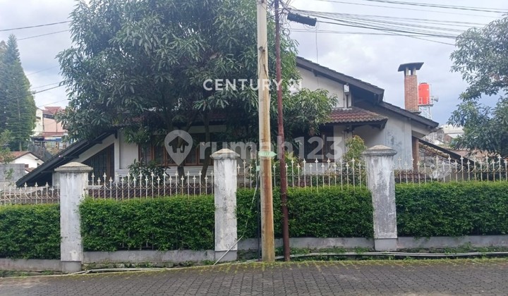 Classic Luxury House in Gegerkalong, Sarijadi, Bandung 2
