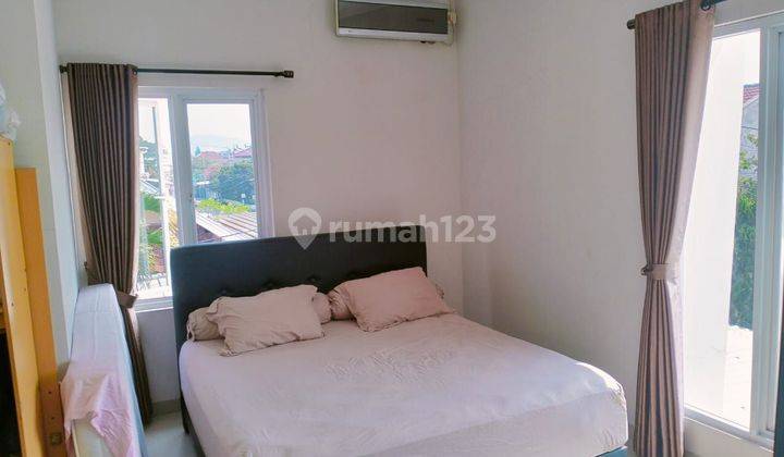 RUMAH SEMI FURNISHED 2 LANTAI TAMAN HOLIS INDAH DEKAT MAINROAD 2