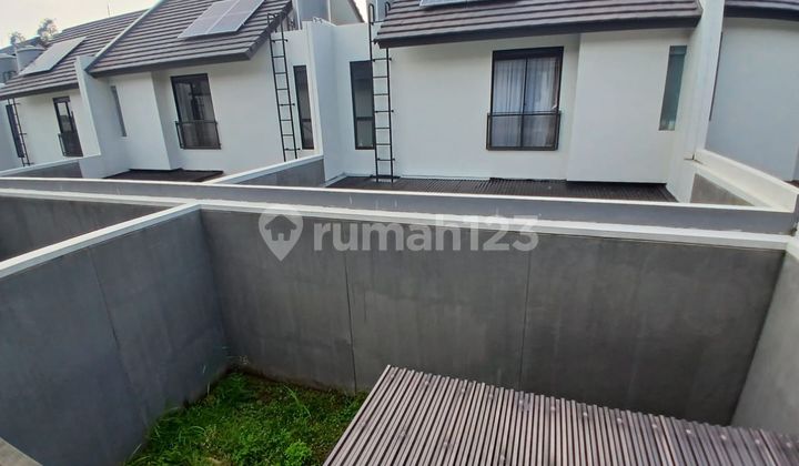 Rumah 2 Lantai Kota Baru Parahyangan Siap Huni Bebas Banjir Dekat Yogya Ikea Wahoo dan Rsia