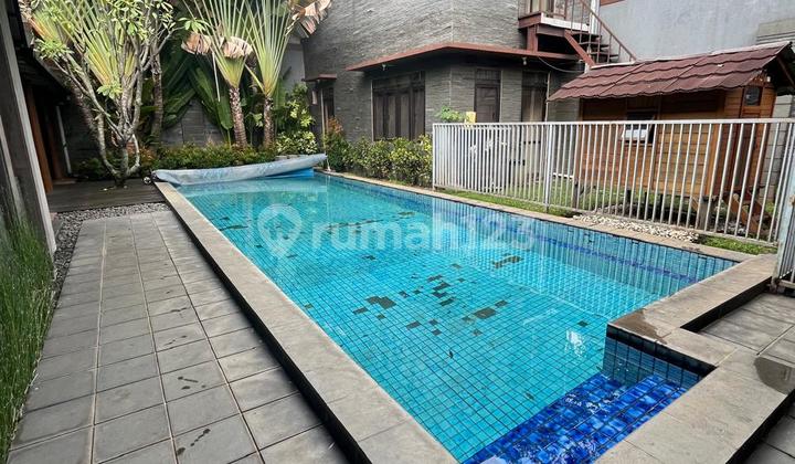 Rumah Mewah Di Kawasan Elit Kota Bandung Dengan Udara Dingin Dan Kolam Renang Menambah Kesan Lux Dan Prestisius