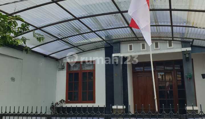 Dijual Rumah 2 Lantai Komplek Sarijadi Geger Kalong Carport 2 Mobil