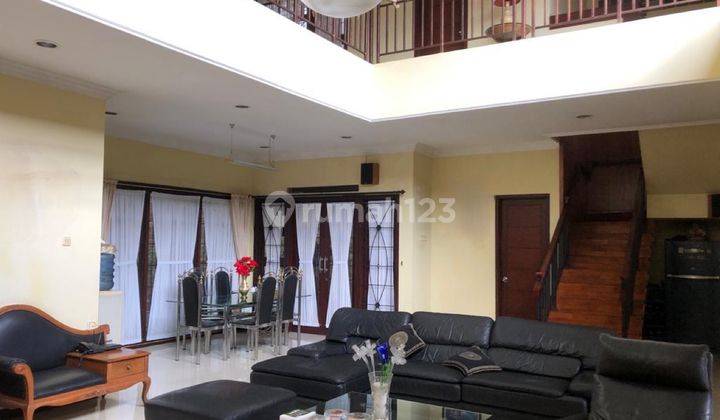 Dijual Rumah Besar Asri Kokoh Full Jati Tubagus Ismail Dago Lokasi Depan 2