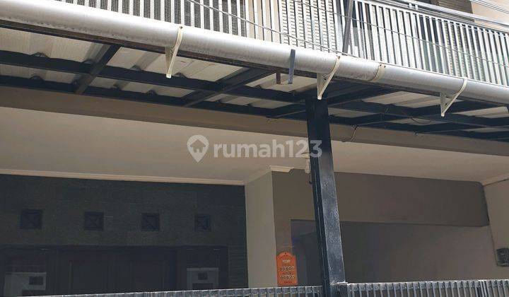 Disewa Rumah Minimalis 2 Lantai Komplek Sarijadi Carport 2 Mobil 2