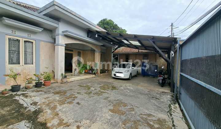 For Rent: Serene 5-Bedroom House with Spacious Yard and 4-Car Carport in Cimahi