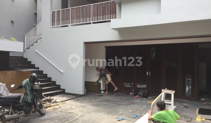 Lingkungan Asri di Pondok Indah 2