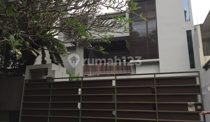 Lingkungan Asri di Pondok Indah 1