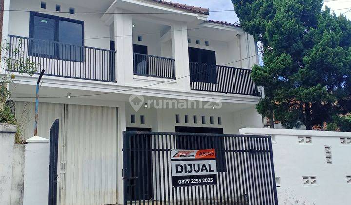 Rumah Cantik Di Cikutra Baru, Dekat Itenas Bandung  1