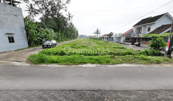 Strategis, Dekat Stadion Maguwoharjo & UPN Sleman 1