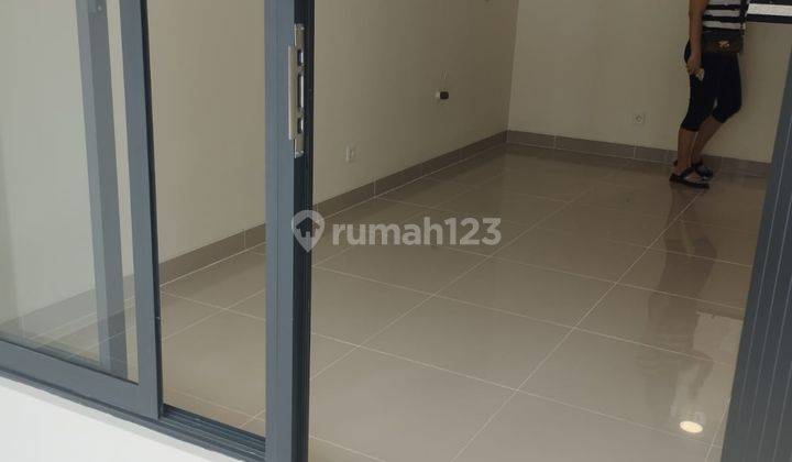 Di Jual Rumah Unit Leonara Serpong Hadap Timur Dekat Kolam Renang 2