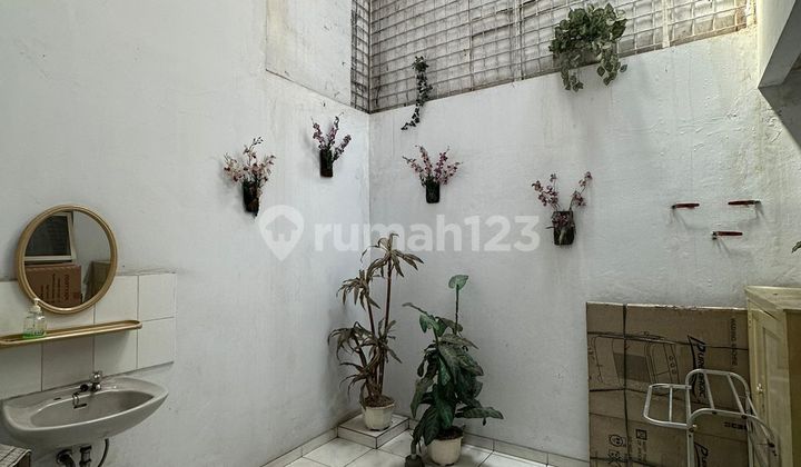 Di Jual Rumah Siap Huni, Bagus, Strategis di Taman Semanan Indah. 2