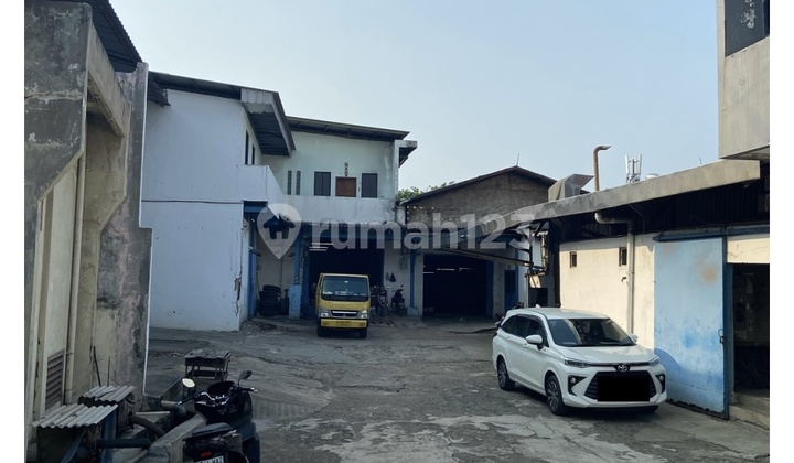 Bandengan Warehouse Ex Printing Factory in North Jakarta Bandengan Warehouse Ex Printing Factory in North Jakarta