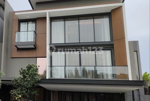 Dijual Rumah mewah 3 lantai ada lift di kawasan NAVAPARK BSD Cluster Laurel