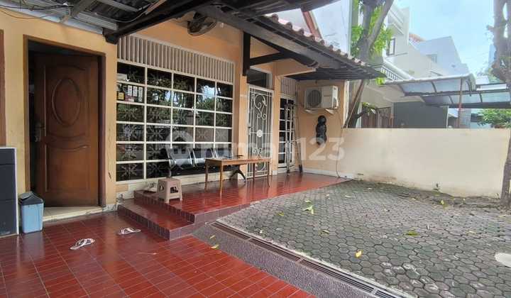 Ready-to-Occupy House in Puri Indah, Land Area 160, Strategic Location 2