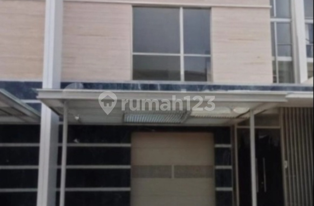 Dijual Rumah Cluster The Chopin Signature PIK Uk 10x30 m² Golf View at Jakarta Utara 
