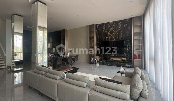Dijual Rumah Mewah PIK Venice Uk15x19m2 Furnished, Home Theater, Rooftop, dan Fasilitas Lengkap at Jakarta Utara