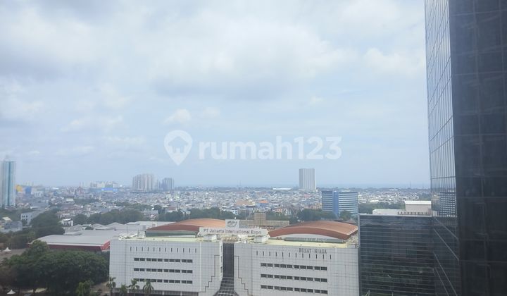 For Sale: Jakarta Tower Apartment Semi-Furnished