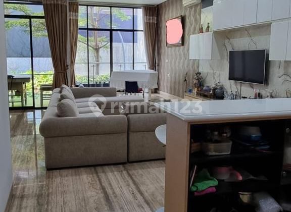 Di Jual Cepat Rumah Mewah 4 Lantai Super Besar & Langka