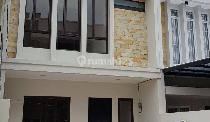 Dijual Cepat Rumah Brand New Minimalis 3 Lantai di Taman Ratu Jakarta Barat 1