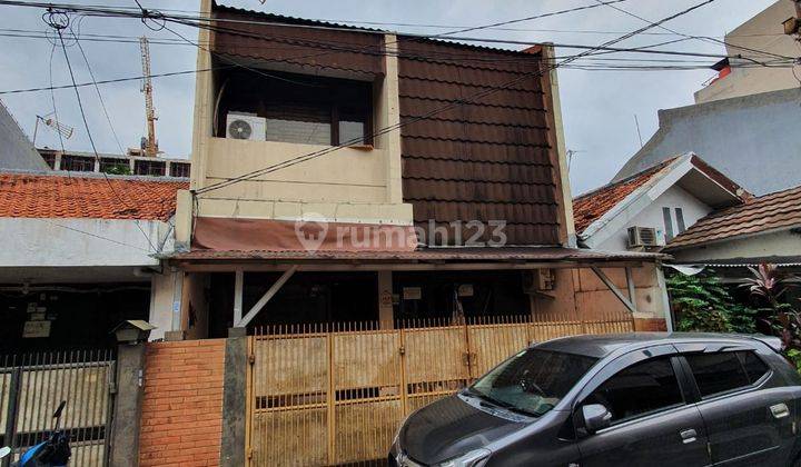 Dijual Rumah Dua Lantai di Lokasi Strategis Taman Anggrek 1