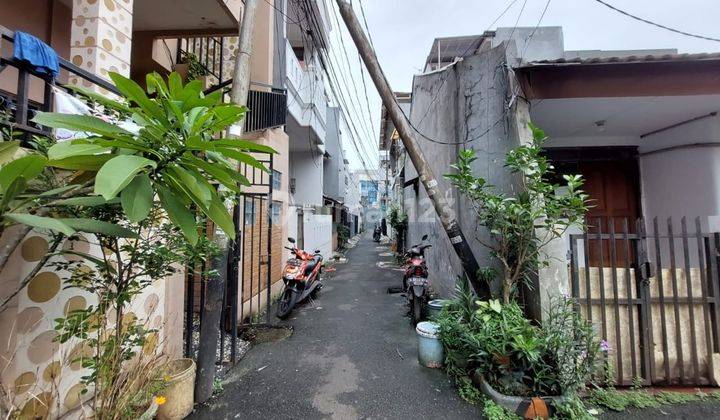 Rumah Strategis Bagus Untuk Rumah Kos Kosan di Tanjung Duren  2