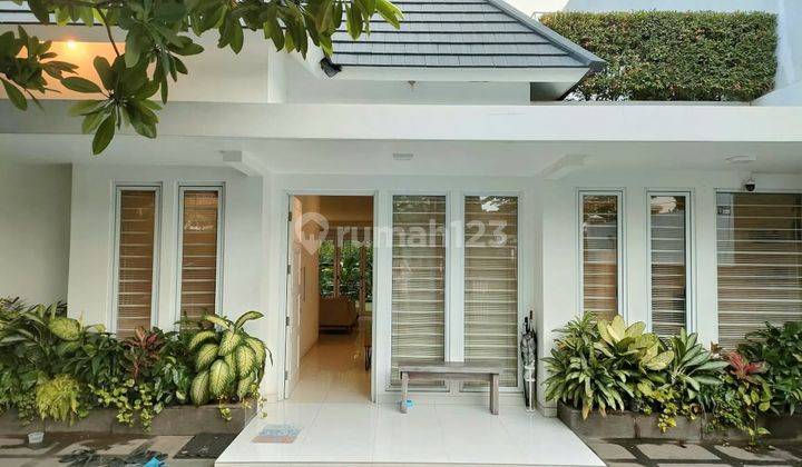 Dijual Rumah Bagus Semi Furnished Lokasi Strategis di Jakarta Barat 1