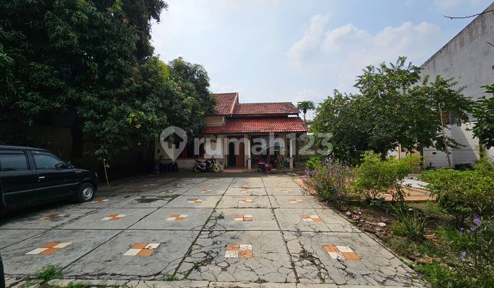 Rumah di Perbatasan Antara Taman Ratu dan Sunrise Dalam Komplek Jakarta Barat