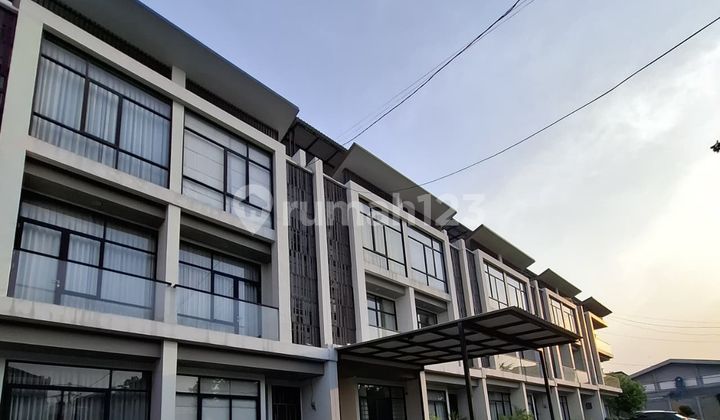 Dijual Rumah Baru di Sunrise Dalam Komplek Aman One Gate System Jakarta Barat