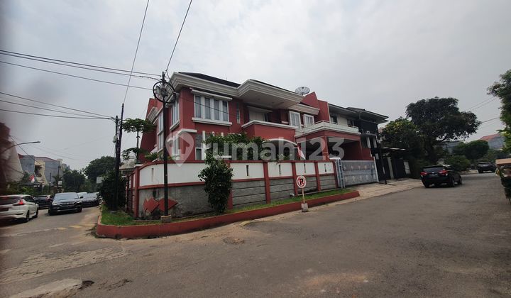 Dijual Rumah di Komplek Green Ville Posisi Hoek Jakarta Barat