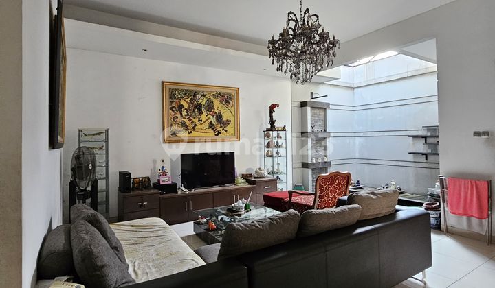 Dijual Rumah di Komplek Green Ville Jakarta Barat Posisi Hadap Barat