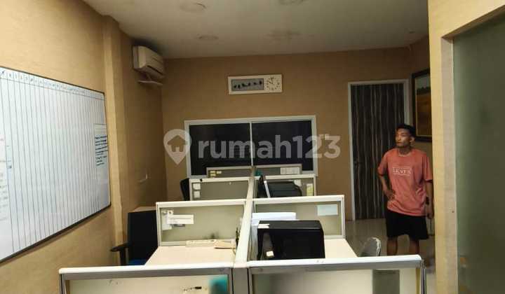 Ruko Komersial di Kedoya Raya Kebon Jeruk Jakarta Barat