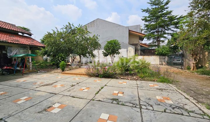 House on the Border Between Taman Ratu and Sunrise in West Jakarta Complex 2