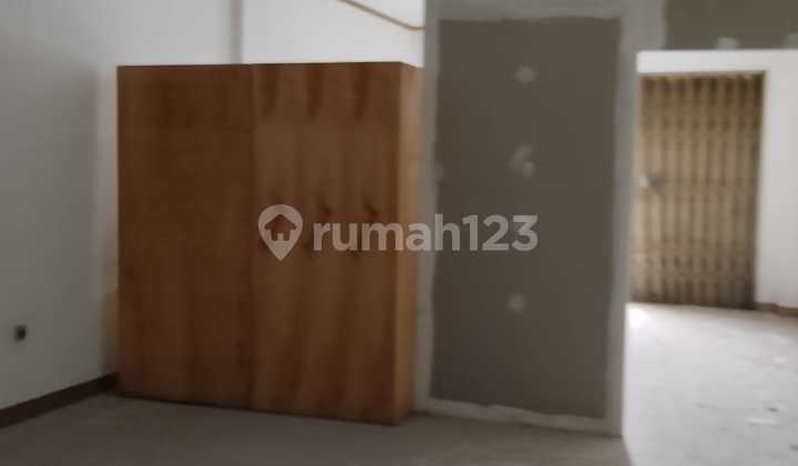 Quick Rent for 3-Story Shop House in Daan Mogot Baru, Kalideres, West Jakarta