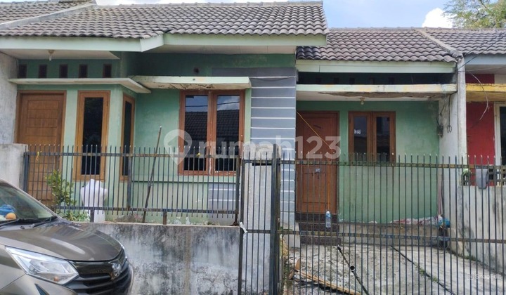 House in the Duta Bintaro Housing Complex, Tampak Siring Cluster, Pinang - Tangerang 1